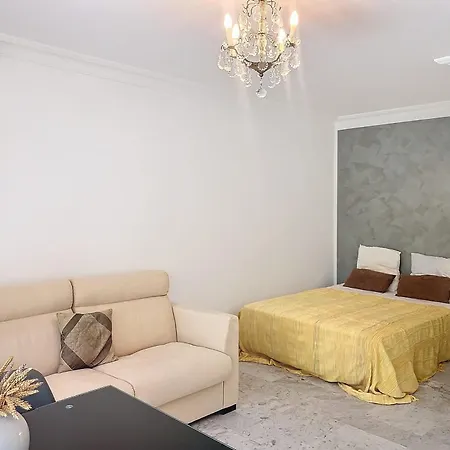 Henri Camille Real Estate- Mikaela - With Terrace * Cannes