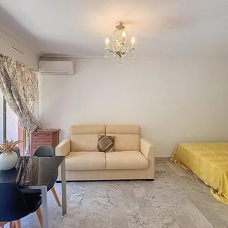 Henri Camille Real Estate- Mikaela - With Terrace קאן