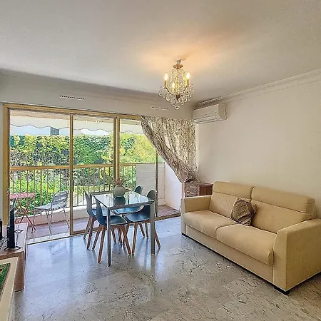 Henri Camille Real Estate- Mikaela - With Terrace דירה